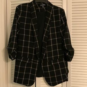 Formal blazer with 3 quarter sleeve. Black with yellow and white stripes